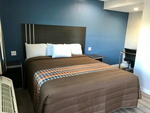 Empire Inn LAX - King Bed Room with Ample Space